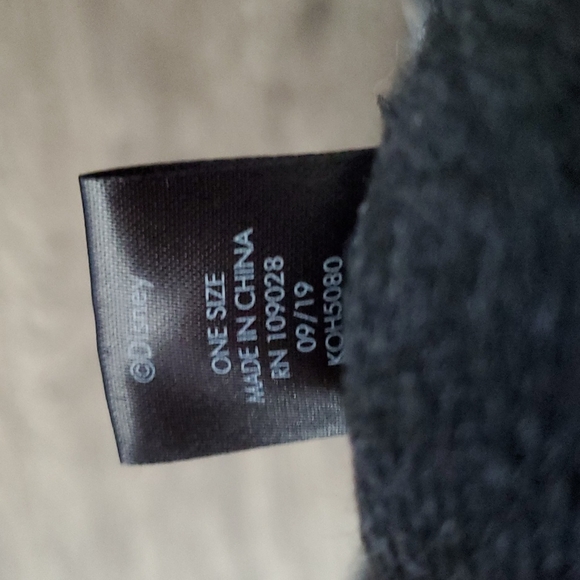 Disney Mickey Mouse Pom Pom Winter Knit Hat Ski Cap Beanie One Size - Picture 6 of 6